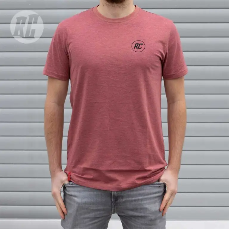 t-shirt burgunder